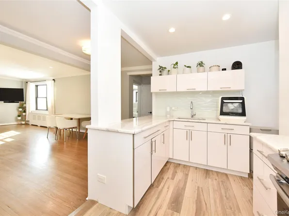 211-06 75th Avenue #2E, Bayside, NY 11364