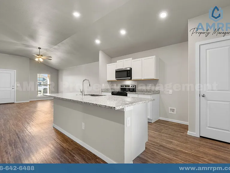 2037 Kenwood Ave — Photo 8