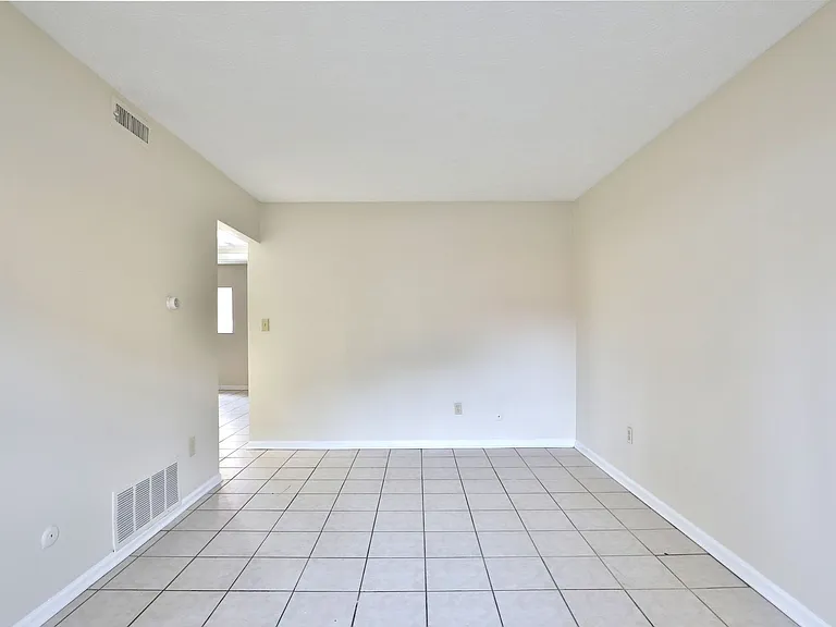 450 E Norwich Ave — Photo 12
