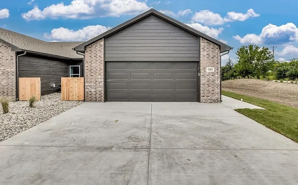 4 bed, 1376 sqft, $1,645 — Photo 1
