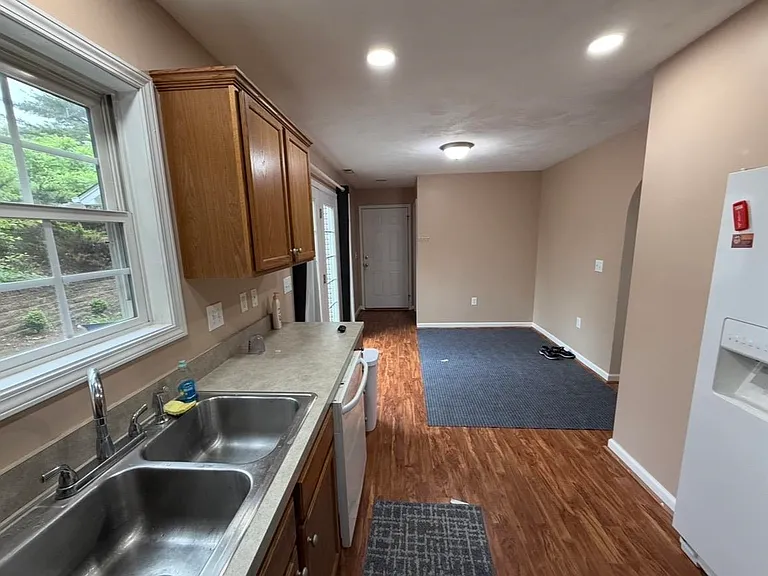 1410 Ashford Ct — Photo 14