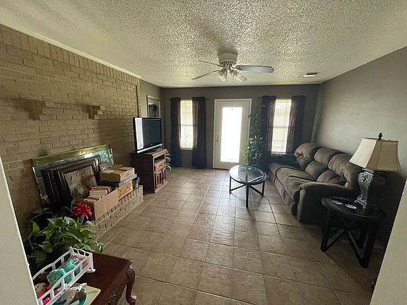 4th image of 1393 Laurie Dr
