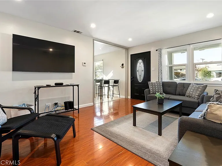 18228 Regina Ave — Photo 3