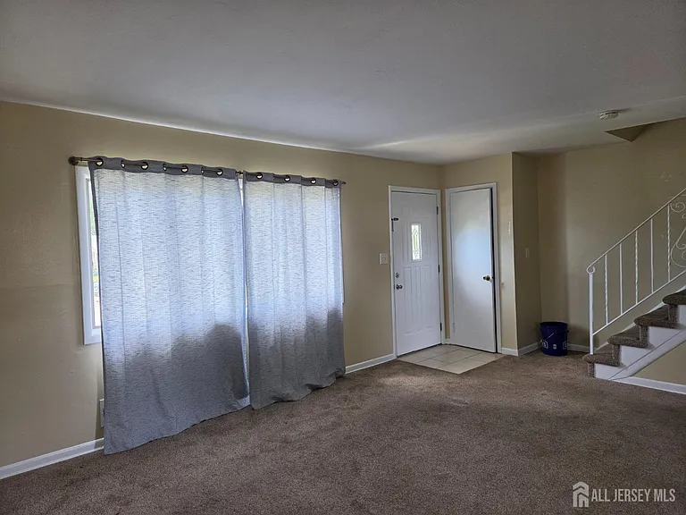 8 Chester Ct — Photo 3
