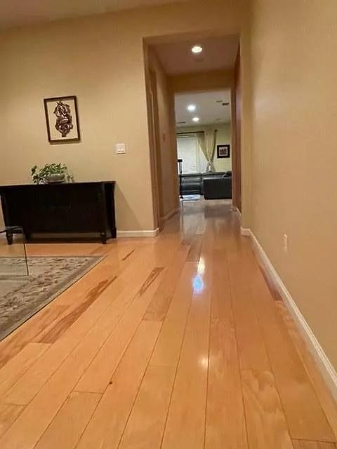 3 bed, 2.5 bath, 2129 sqft, $4,500 — Photo 2
