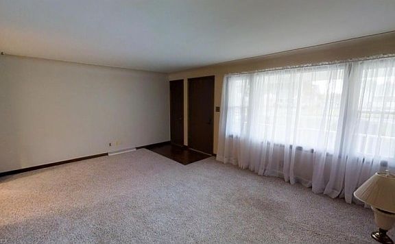 5th image of 3874 Dunbar St