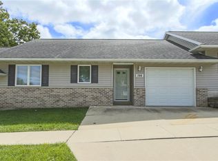 208 5th St, Hudson, IA 50643