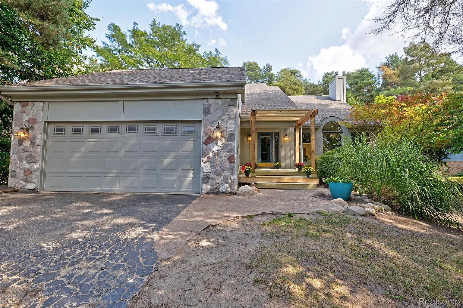 7856 Pine Knob Rd photo 1