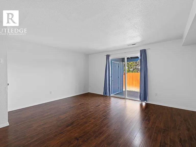 826 Bennett Ave #A-D — Photo 9