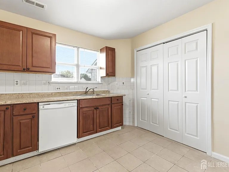 194 Bexley Ln — Photo 10