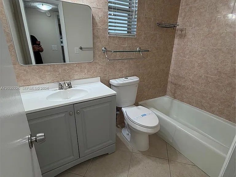 220 SW 9th Ave #402 — Photo 4