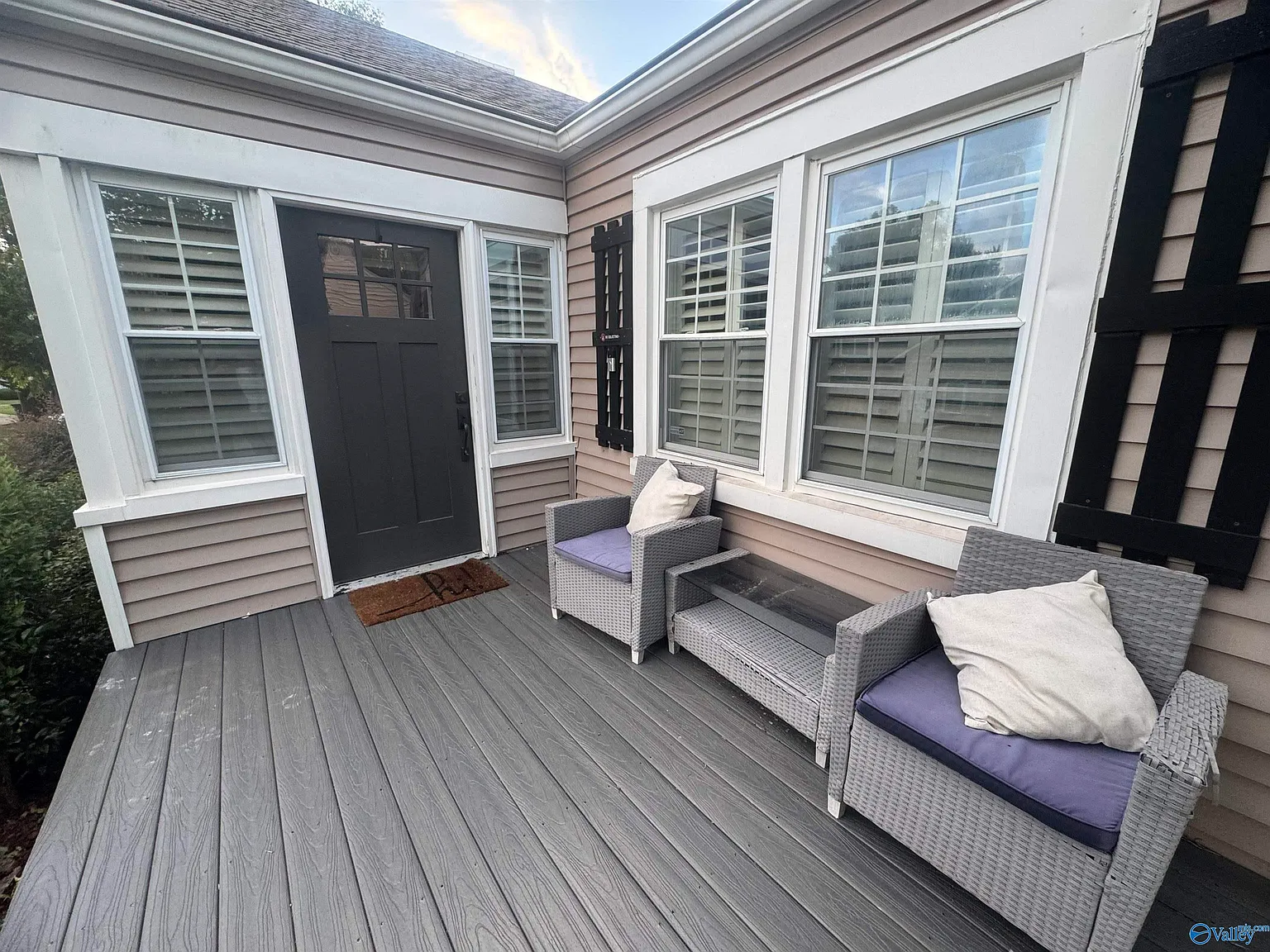 3 bed, 2.0 bath, 1830 sqft, $2,595 — Photo 2