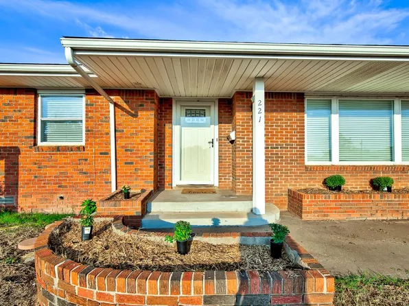 221 N 12th Ave, Fairview, OK 73737