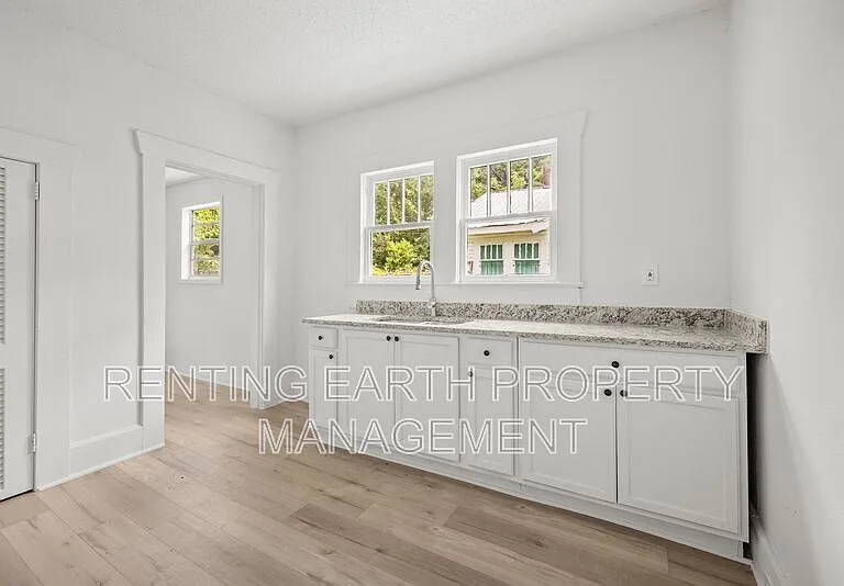 4813 Court S — Photo 13