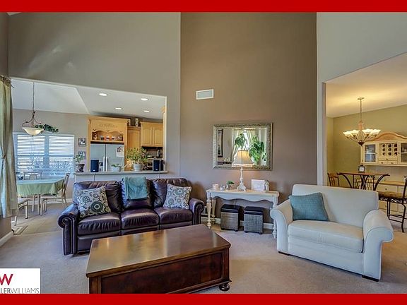 3rd image of 725 Heartbeat Cir