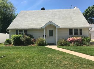 2409 3rd Ave, East Meadow, NY 11554