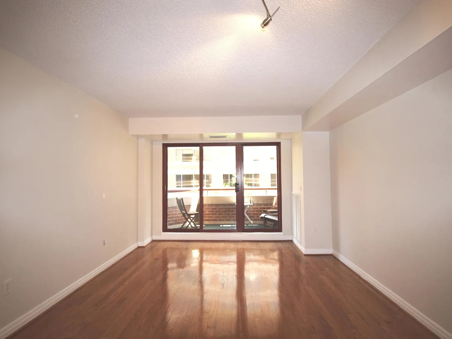 1 bed, 625 sqft, $2,695 — Photo 3