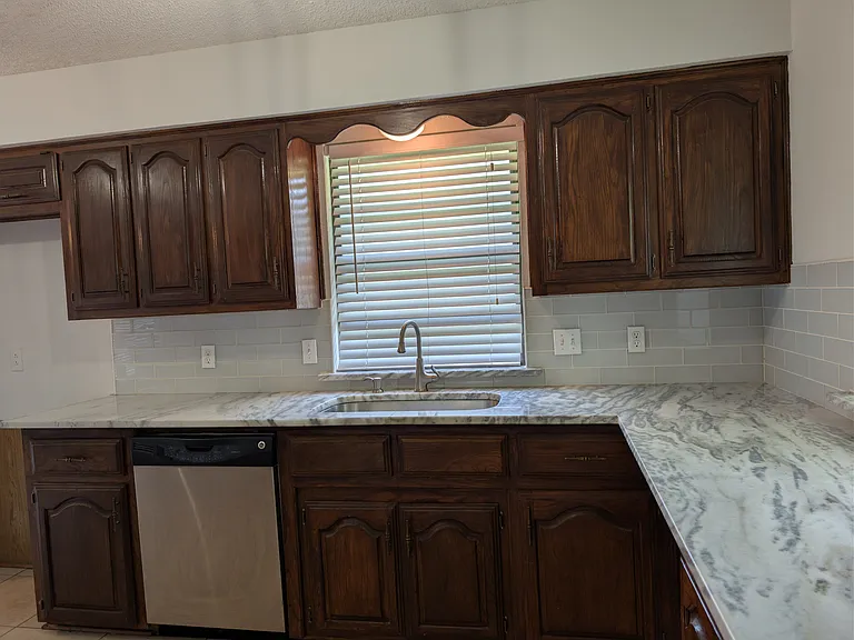 1609 Geneva Ln — Photo 6