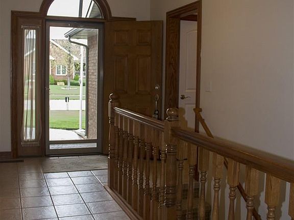 4th image of 1112 Forest Ct