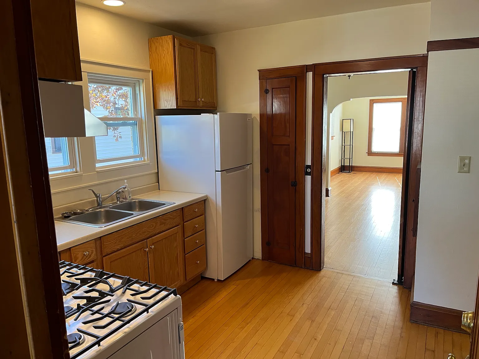 2 bed, 1000 sqft, $1,290 — Photo 2