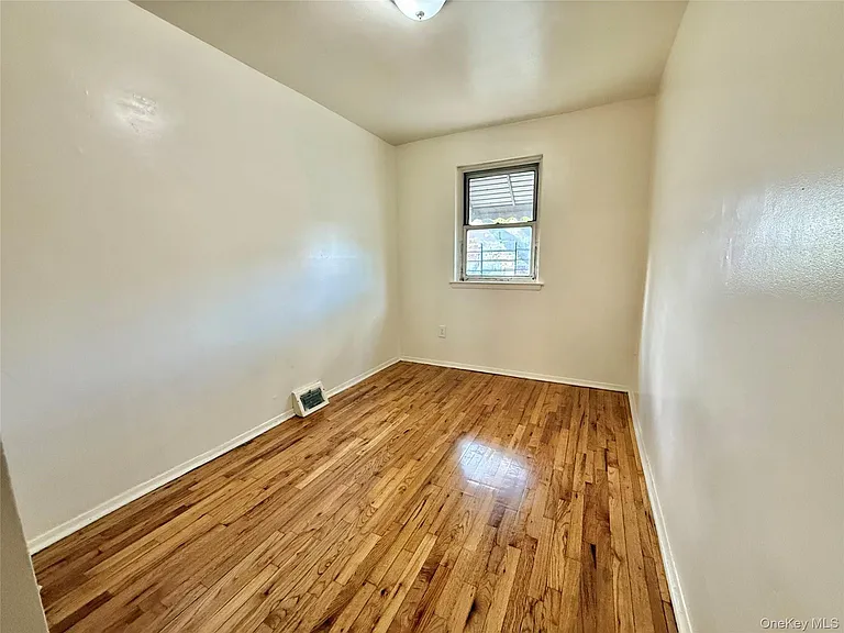 1958 Burke Ave #2 — Photo 9