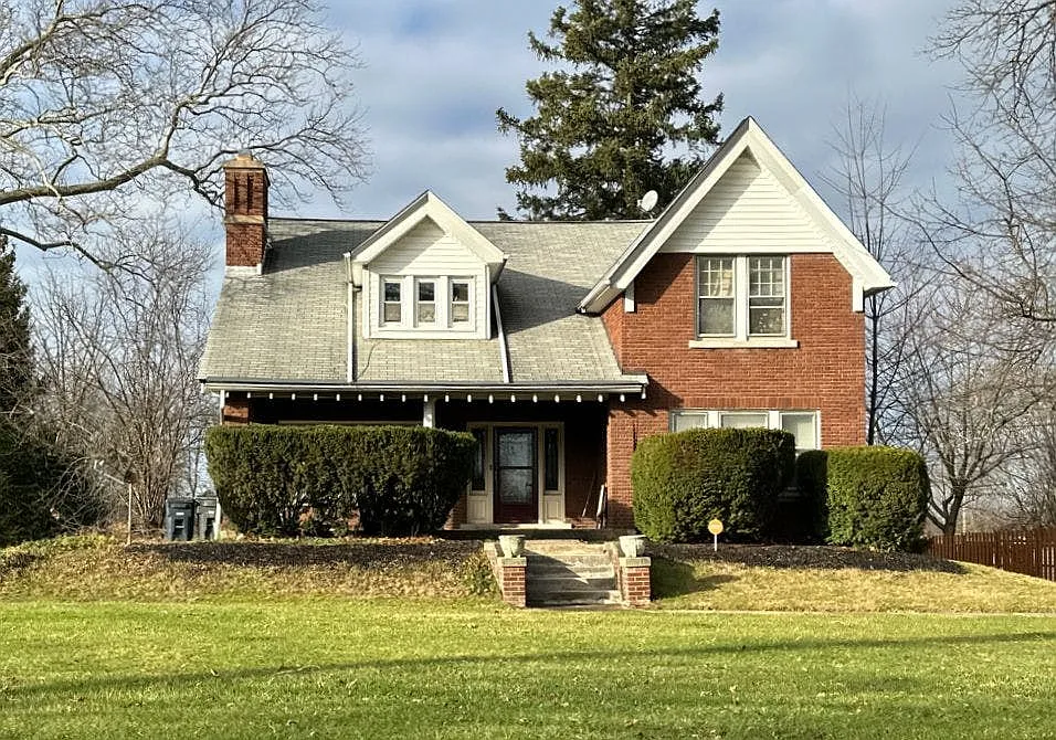 1114 Richmond Rd photo 1
