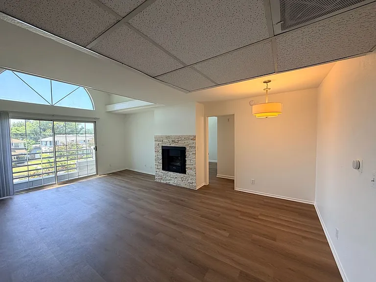 15111 Burbank Blvd — Photo 11
