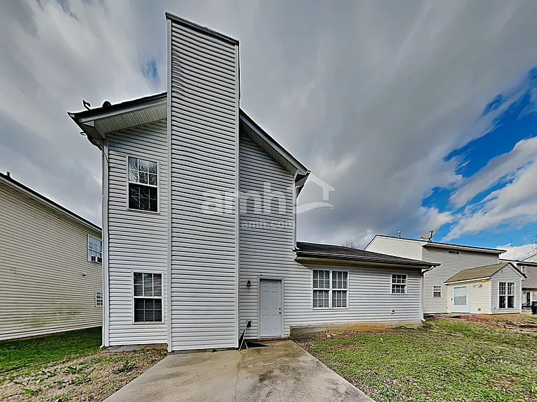 2521 Fairstone Ave — Photo 21
