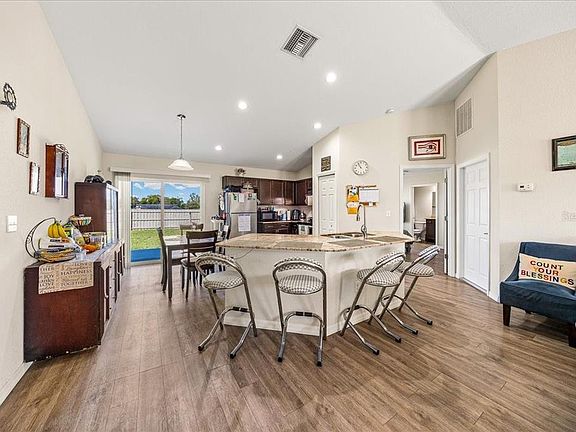 3rd image of 19 Juniper Loop Run