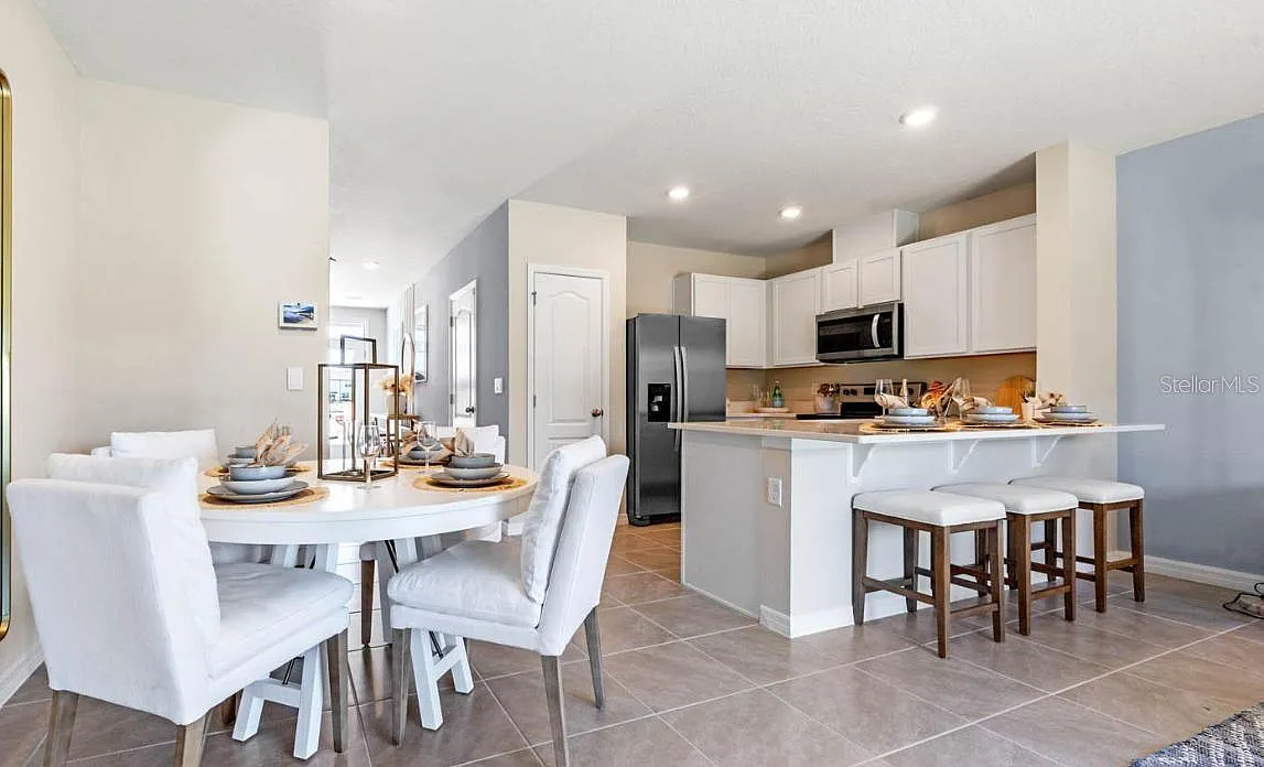 3 bed, 2.5 bath, 1463 sqft, $1,950 — Photo 3