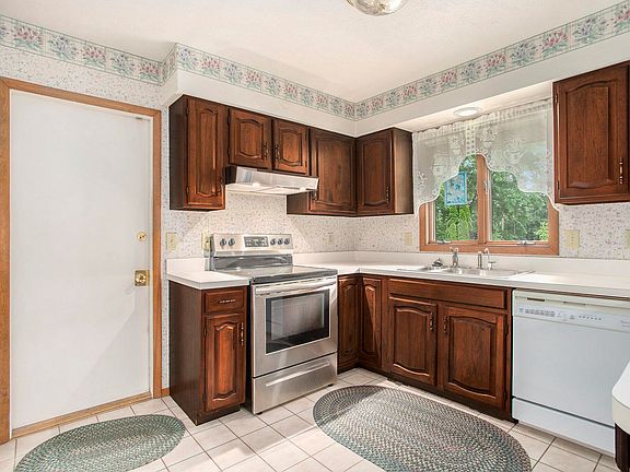 4th image of 2945 Chamberlain Rd
