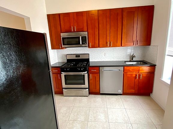 2nd image of 3116 32nd St APT 4A