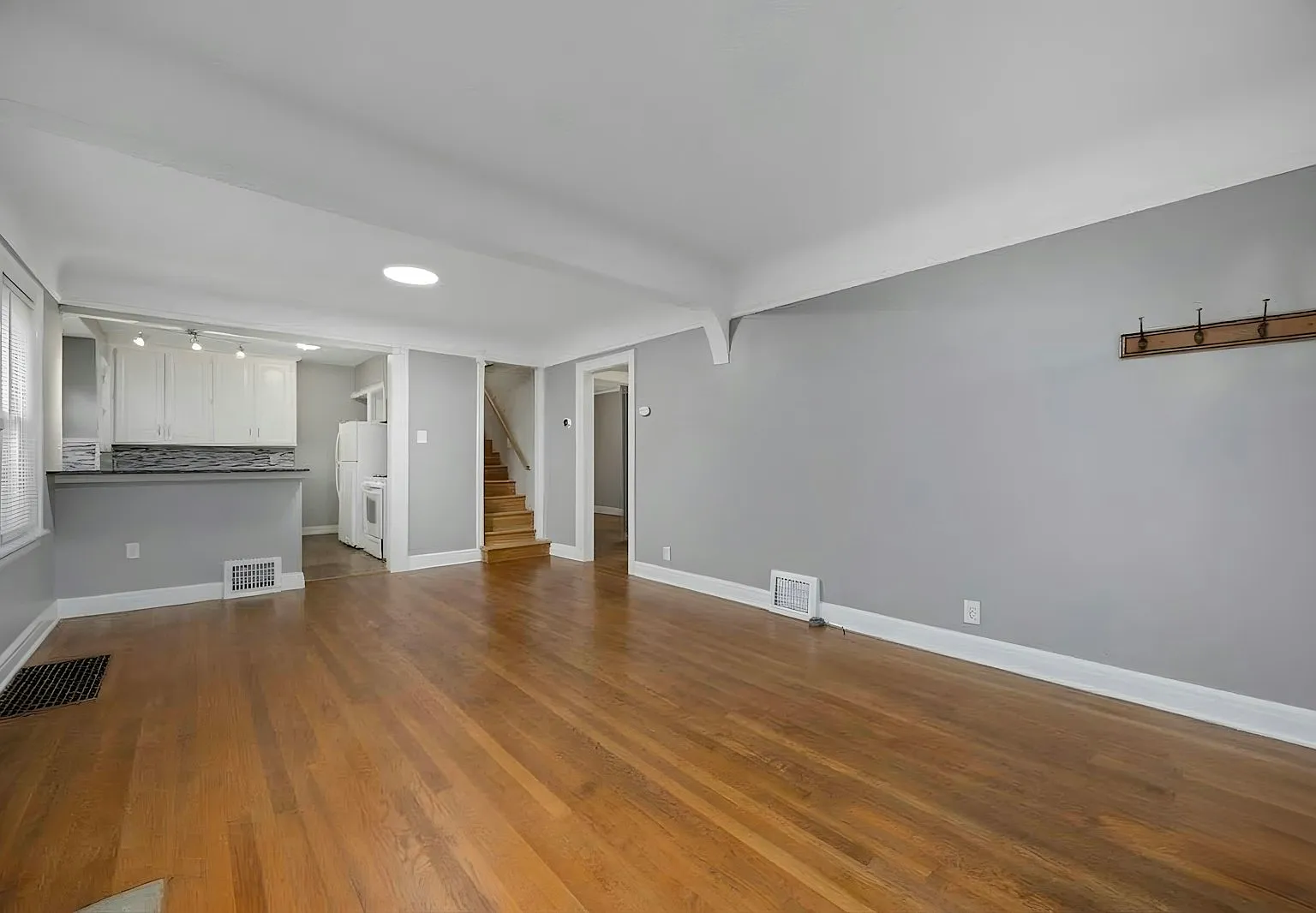 1600 McLean Avenue — Photo 4