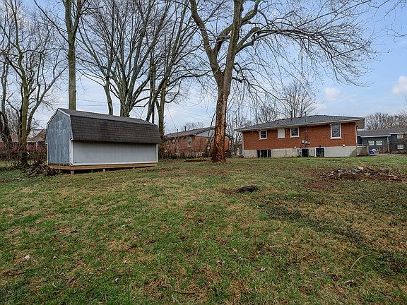 2nd image of 1911 Kingtree Ct