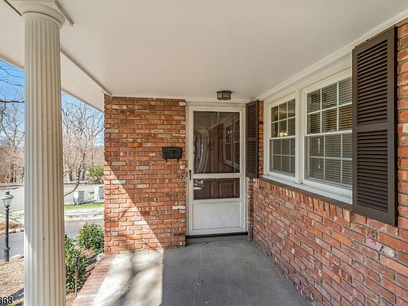 5th image of 366 Valley View Ave