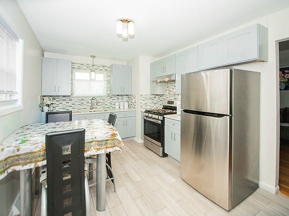 4th image of 7848 Meade Ave