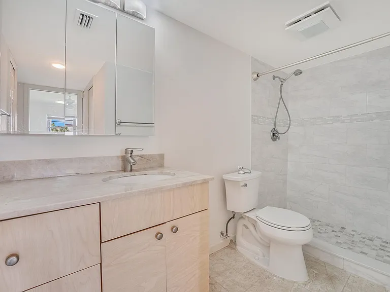 3075 Gardens East Dr #24 — Photo 13