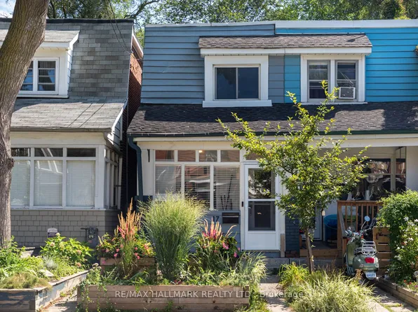 17 Mountalan Ave, Toronto, ON M4J 1H3