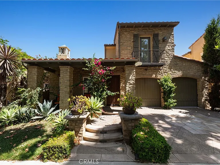 52 Winding Way — Photo 1