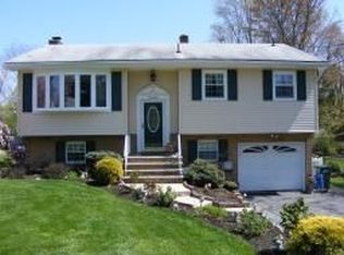 17 Shaffer St, Branchburg, NJ 08876