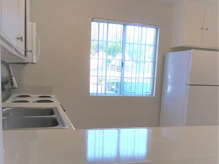 Chateau Spring Gardens Apartments — Photo 47