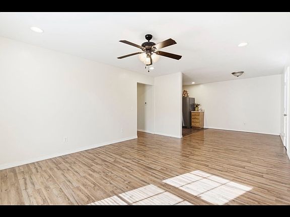 3rd image of 1127-1131 N Northwood Ave
