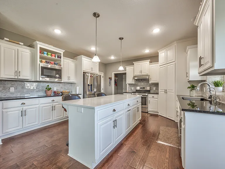 8135 NW 90th Ter — Photo 12