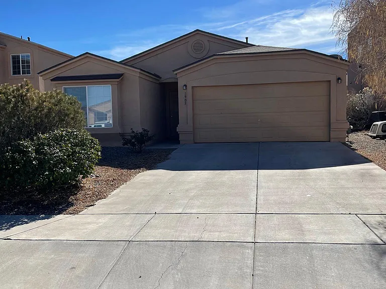 1905 San Pedro Rd NE — Photo 1