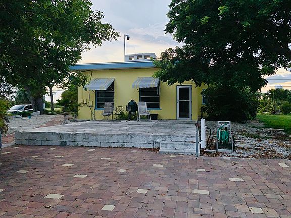 4th image of 230 E Shore Dr