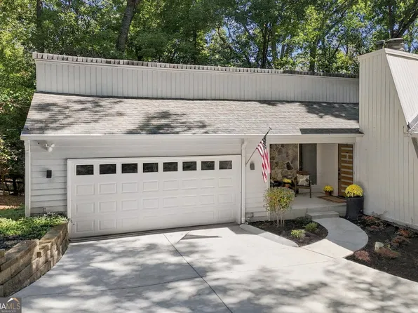 200 Pitch Lake Ln, Roswell, GA 30076