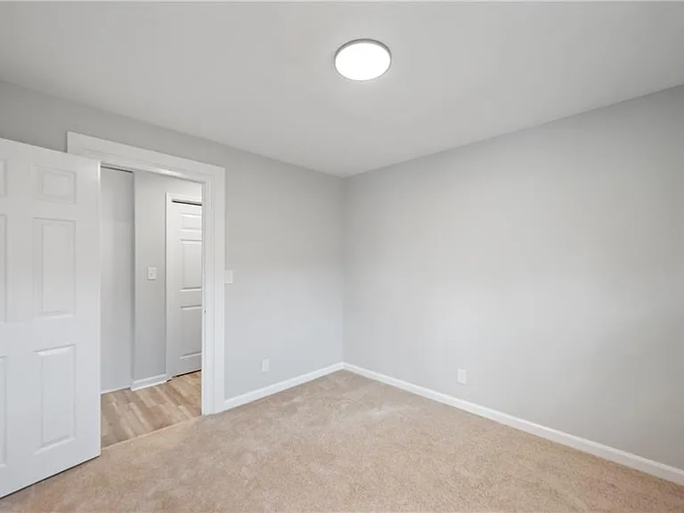 2810 Roanoke Ave — Photo 10