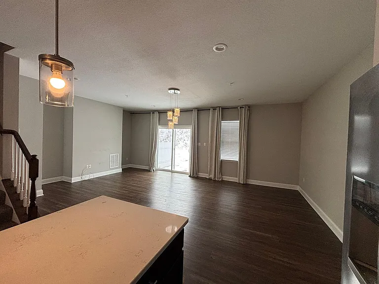 86 Hawthorne Dr — Photo 7