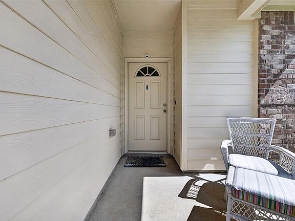 5th image of 1329 Red Hills Dr
