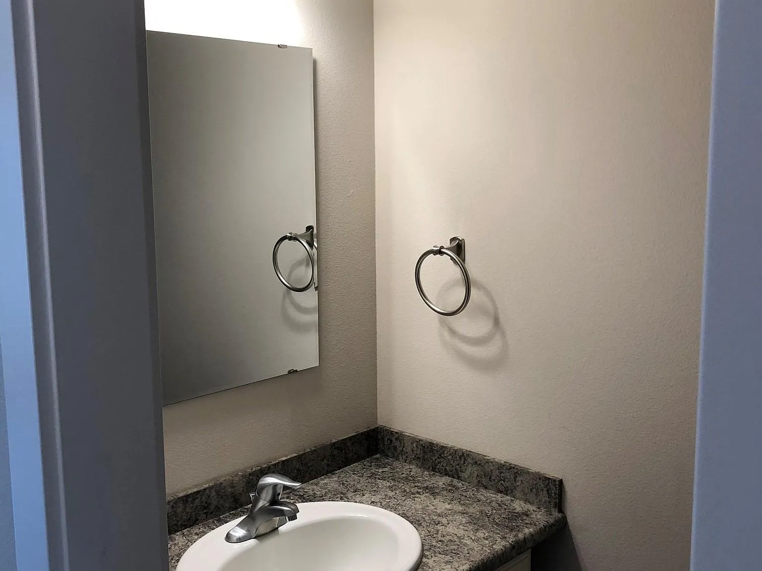 3 bed, 2.5 bath, 1460 sqft, $1,895 — Photo 4